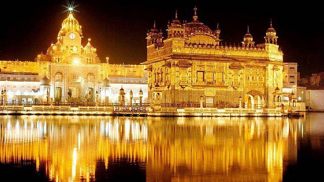 Golden Temple | Amritsar, Punjab:  51 Famous Temples Of India
