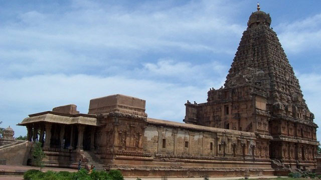 Brihadeshwara Temple | Thanjavur, Tamil Nadu:  51 Famous Temples Of India