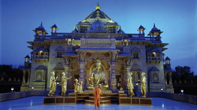 Akshardham Temple | Gandhinagar, Gujarat:  51 Famous Temples Of India