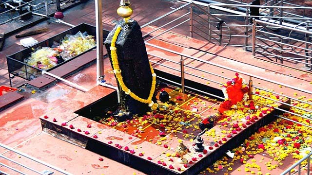 Shani Shingnapur | Ahmednagar, Maharashtra:  51 Famous Temples Of India